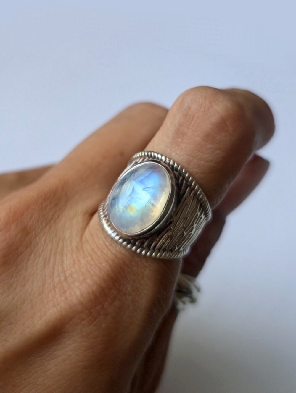 Sterling silver ring rainbow moonstone lines textured band 925 Size 7